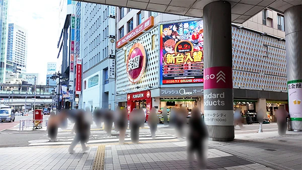 ②「渋谷マークシティ」を右手に右折します。