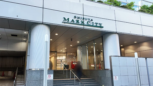 ④京王井の頭線　渋谷駅西口を右手にしばらく直進します。