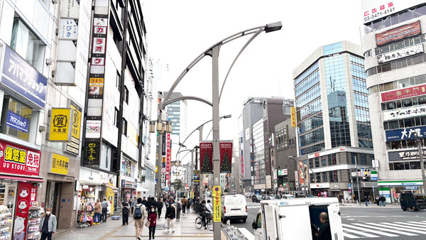 ❹中央通りをしばらく直進します