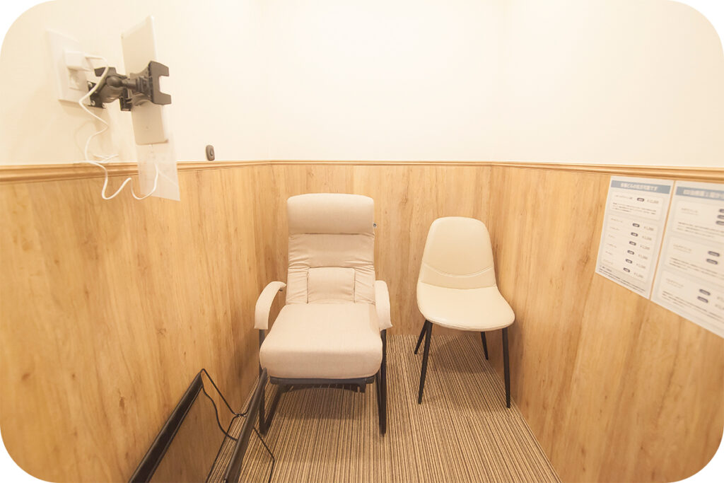 大阪梅田院の待合室